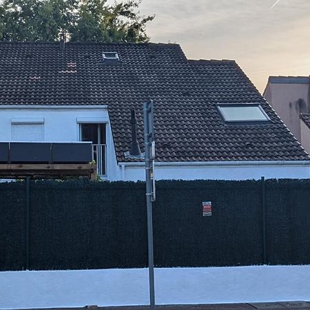 La Maison Blanche - Magnifique Chambre Chez L'Habitant 20 Min Cdg Sevran Kültér fotó